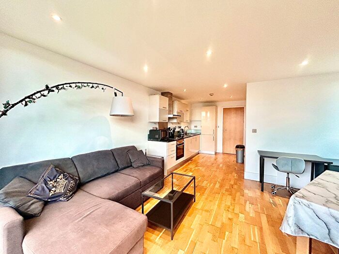 1 Bedroom Flat To Rent In North Street, Romford, RM1