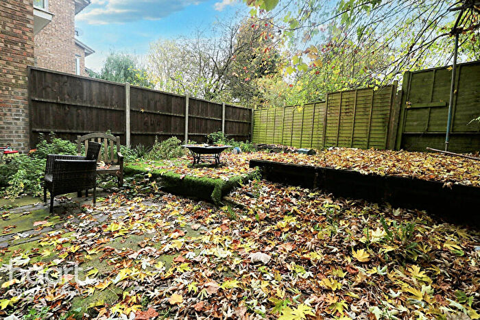 2 Bedroom Flat For Sale In Ellery Road, London, SE19