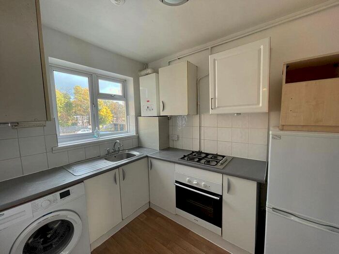 2 Bedroom Property To Rent In Kelvin Parade, Orpington, BR6