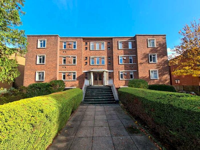 2 Bedroom Flat To Rent In Hill Lane, Southampton, SO15