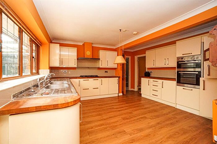 4 Bedroom Detached House For Sale In St. Helens Park Road, Hastings, TN34