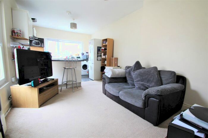 2 Bedroom Flat To Rent In Ashford Road, Mutley, Plymouth, PL4