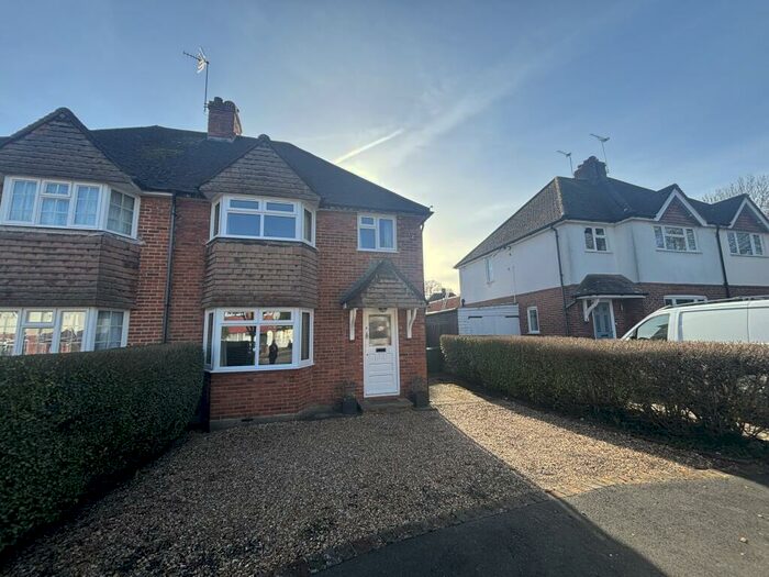 3 Bedroom Semi-Detached House To Rent In Beech Grove, Guildford, GU2