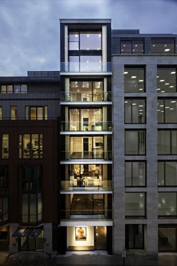 2 Bedroom Flat For Sale In Hanover Street, London, W1S