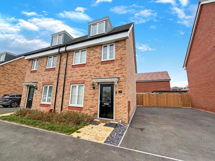 3 Bedroom Semi-Detached House For Sale In Seaton Crescent, Houghton Regis, LU5