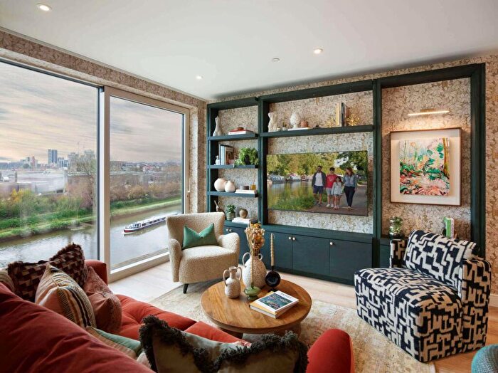 3 Bedroom Flat For Sale In Grand Union, Wembley, HA0