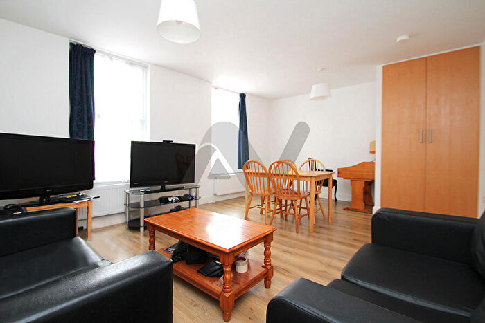 4 Bedroom Maisonette To Rent In Fonthill Road, London, N4