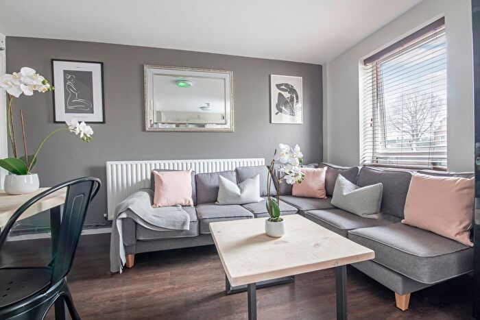 6 Bedroom Flat To Rent In Flat, Rob Roy House, Nottingham, NG7