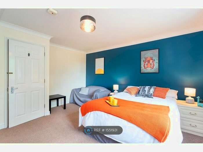 6 Bedroom End Of Terrace House To Rent In Nightingale Shott, Egham, TW20