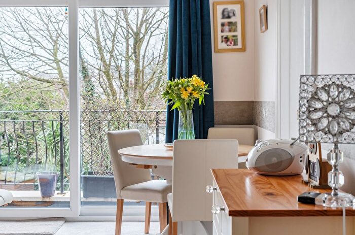 2 Bedroom Flat For Sale In Southfield Avenue, Preston, Paignton, Devon, TQ3