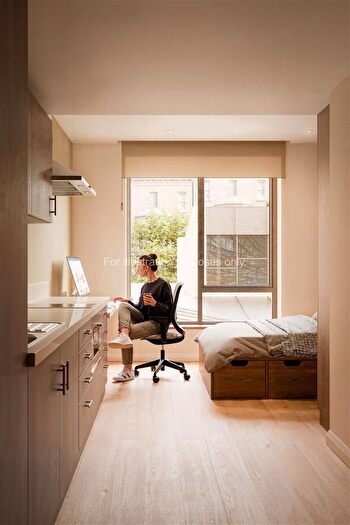 Studio To Rent In Elmwood Avenue, Belfast, BT9