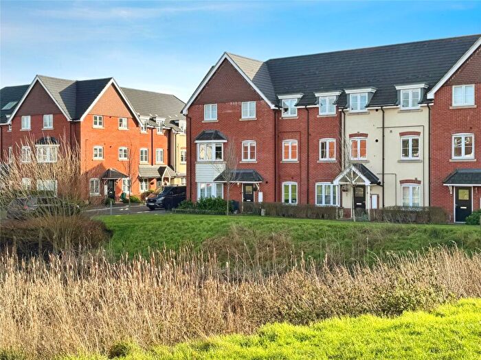2 Bedroom Apartment For Sale In Elm Drive, Woodley, Reading, RG5