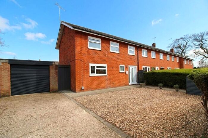 3 Bedroom Semi Detached House For Sale In Broad Oak Way, Stevenage, SG2