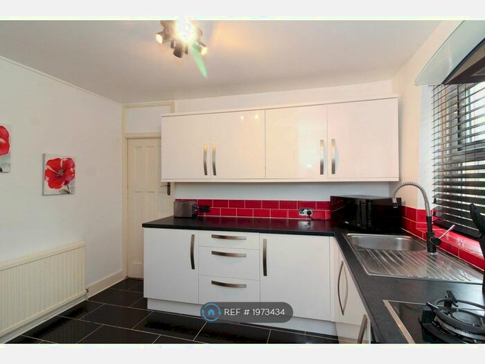 2 Bedroom Flat To Rent In Bensham Manor Road, Thornton Heath, CR7
