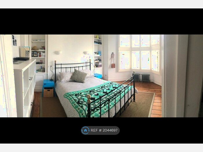 1 Bedroom Flat To Rent In Rectory Grove, Clapham Common, SW4