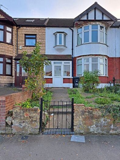 3 Bedroom Property To Rent In Eastern Avenue, Ilford, IG4