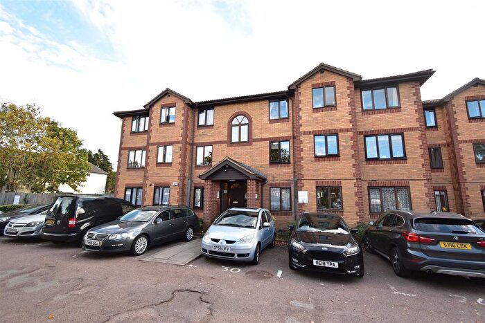 1 Bedroom Flat To Rent In Kinnaird Close, Slough, SL1