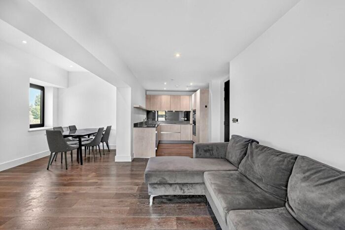 2 Bedroom Flat To Rent In Boat Race House, Mortlake High Street, SW14