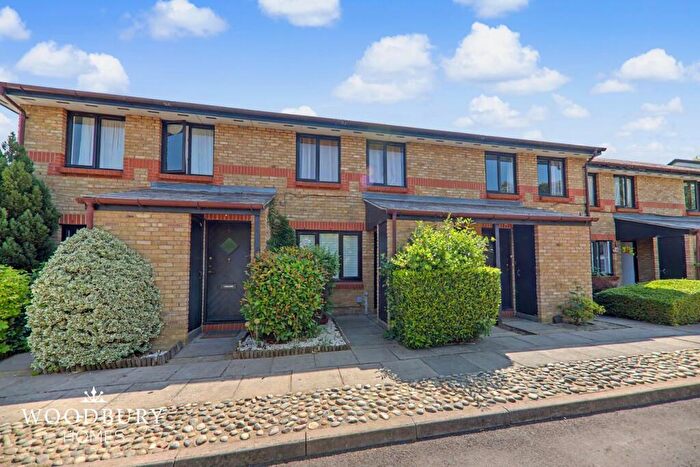 1 Bedroom Ground Maisonette For Sale In Maple Gate, Loughton, IG10