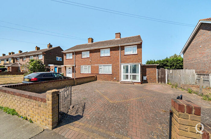 3 Bedroom Semi Detached House For Sale In Swanstree Avenue, Sittingbourne, Kent, ME10