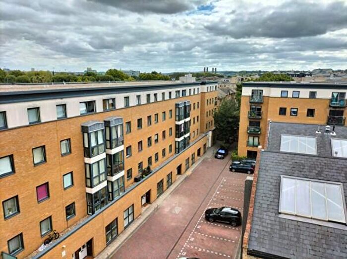 2 Bedroom Flat To Rent In Forge Square, London, E14