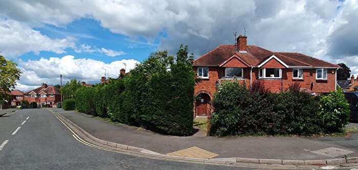 4 Bedroom Semi-Detached House For Sale In Blenheim Road, Worcester, Worcestershire, WR2