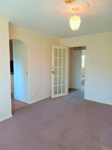 1 Bedroom Flat To Rent In Celadon Close, Enfield EN3