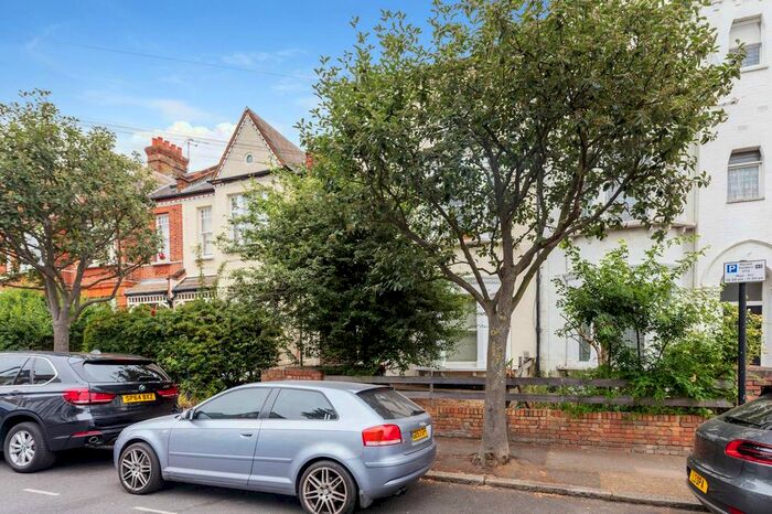 1 Bedroom Flat To Rent In Endlesham Road, Balham, London, SW12