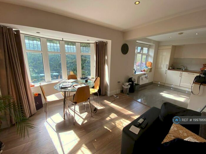 2 Bedroom Flat To Rent In Otley Road, Leeds, LS6