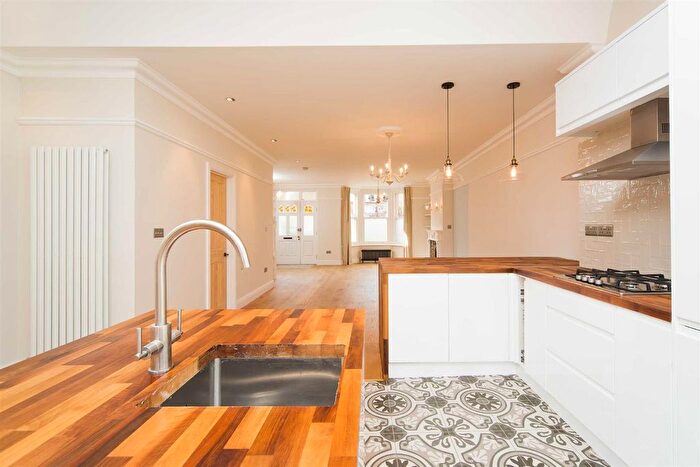 4 Bedroom Terraced House To Rent In Jewel Road, Walthamstow, E17
