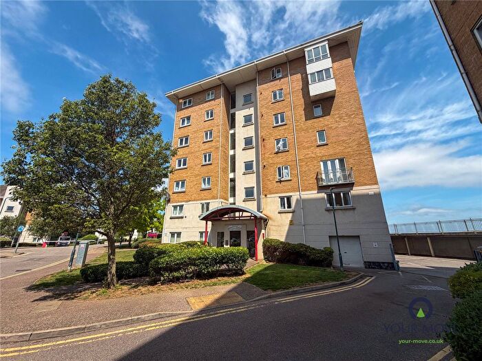 2 Bedroom Flat For Sale In Schooner House, Erith, Kent, DA8