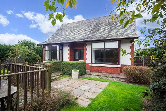 4 Bedroom Detached House For Sale In Clough Mount, Shaw, OL2