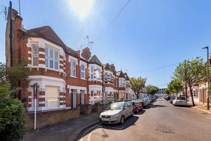 2 Bedroom Flat To Rent In Bendemeer Road, West Putney, London, SW15