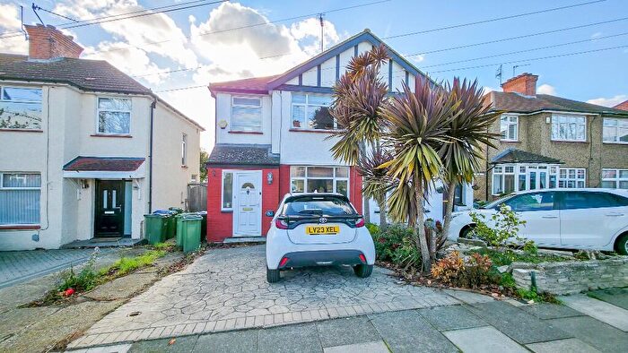 4 Bedroom Semi Detached House For Sale In Landstead Road, London, SE18