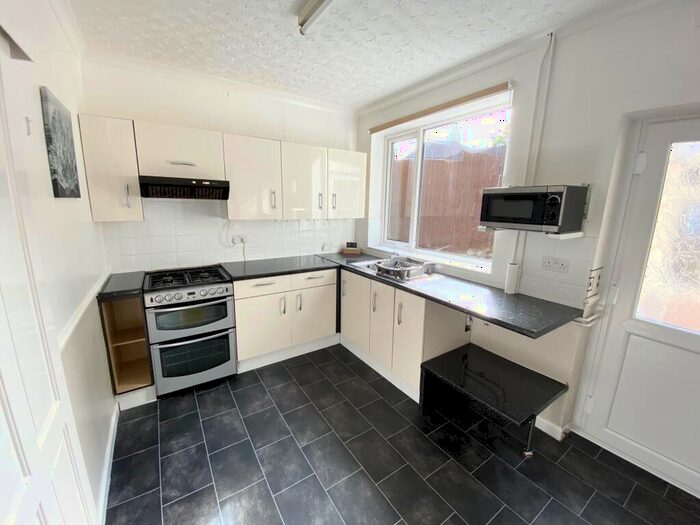 2 Bedroom Semi-Detached House To Rent In Woodstock Road, Leicester, LE4