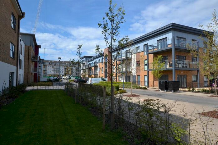 2 Bedroom Flat To Rent In Clovelly Court, West Drayton, UB7