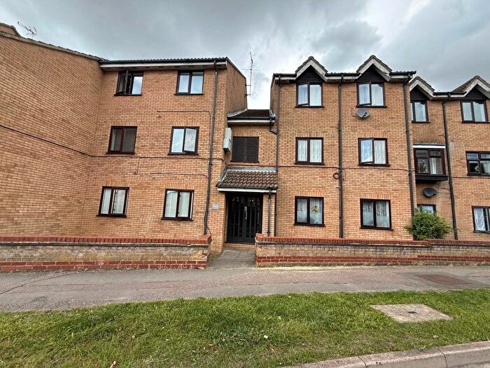 1 Bedroom Flat For Sale In Lion Court, Borehamwood, WD6