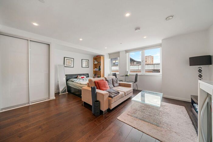 1 Bedroom Studio For Sale In Eagle Point, City Road, London, EC1V