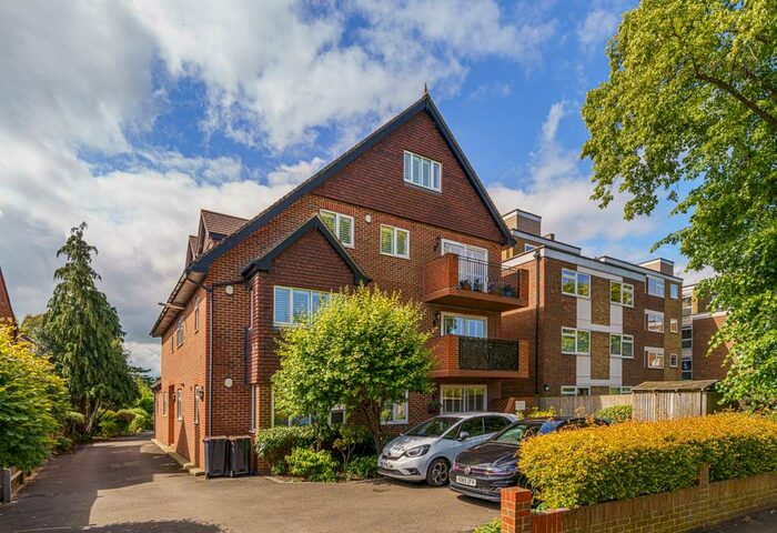 2 Bedroom Flat To Rent In Court Downs Road, Beckenham, BR3