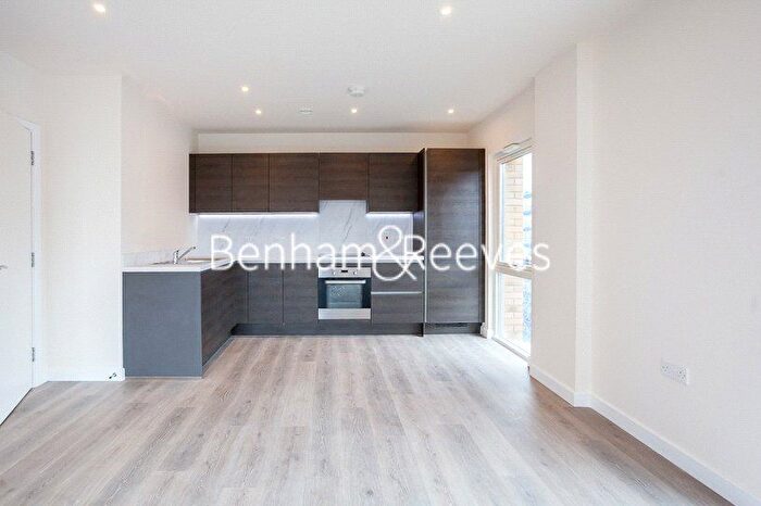 2 Bedroom Property To Rent In Royal Engineers Way, London, NW7