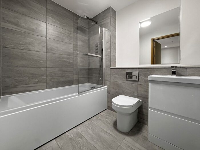 3 Bedroom Flat To Rent In The Radiant, Leeds City Centre, LS3