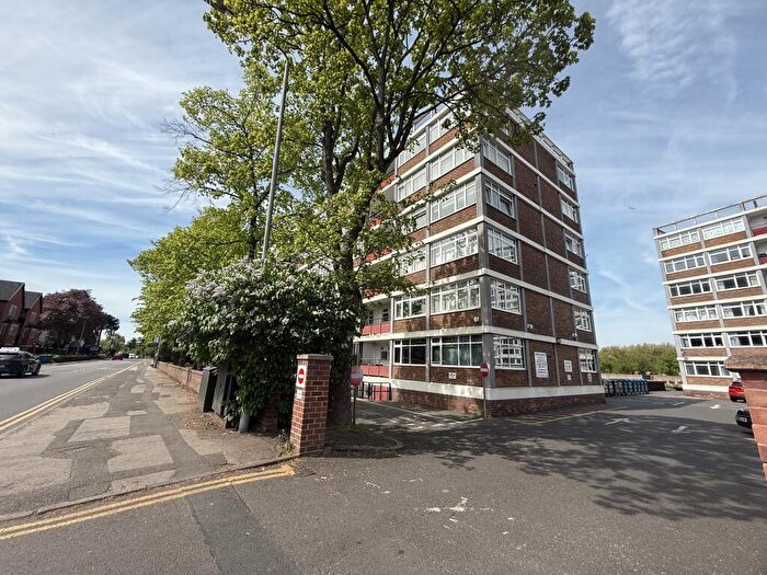 3 Bedroom Flat For Sale In Princeton House, Rivermead, Wilford Lane, West Bridgford, Nottingham, NG2