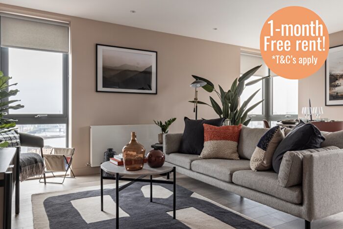 2 Bedroom Flat To Rent In Solasta Riverside, Clyde Place, Glasgow, G5