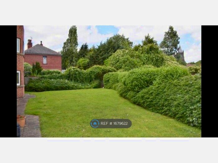 2 Bedroom Flat To Rent In Stradbroke Way, Leeds, LS12