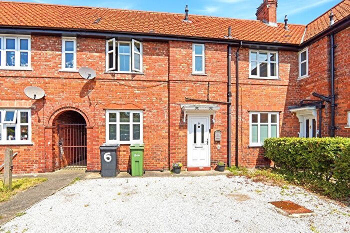 4 Bedroom End Of Terrace House For Sale In Cherry Tree Avenue, York, YO32