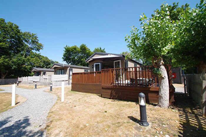 1 Bedroom Park Home For Sale In Southwold, Benson, Wallingford, OX10