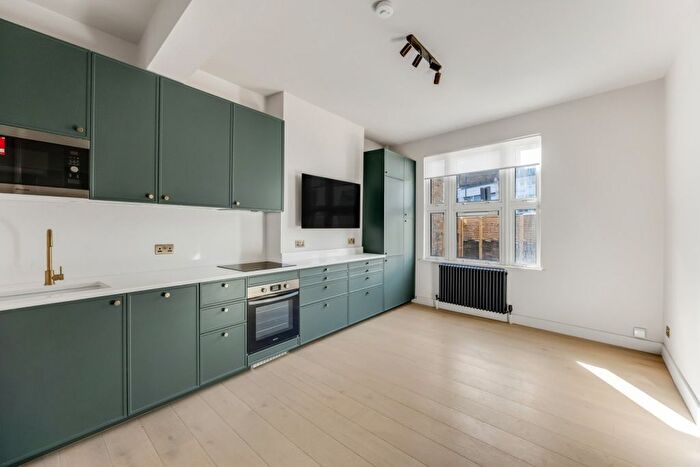 2 Bedroom Flat To Rent In Charlton Road, Harlesden, London, NW10