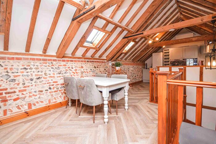 2 Bedroom Barn Conversion To Rent In Roughton, NR11