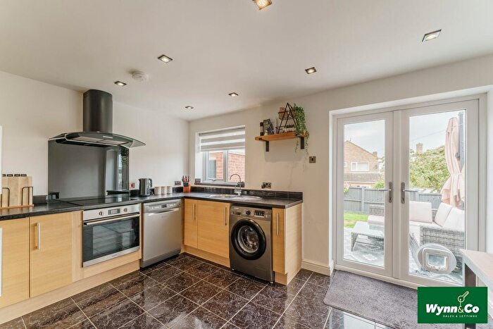 3 Bedroom Detached House For Sale In Dovedale Close, Crofton, Wakefield, WF4