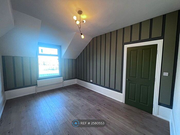 3 Bedroom Flat To Rent In High Road Leyton, London, E10